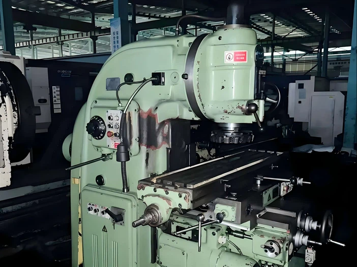 Vertical Milling in Mold Component Production Vertical Milling in Mold Component Production